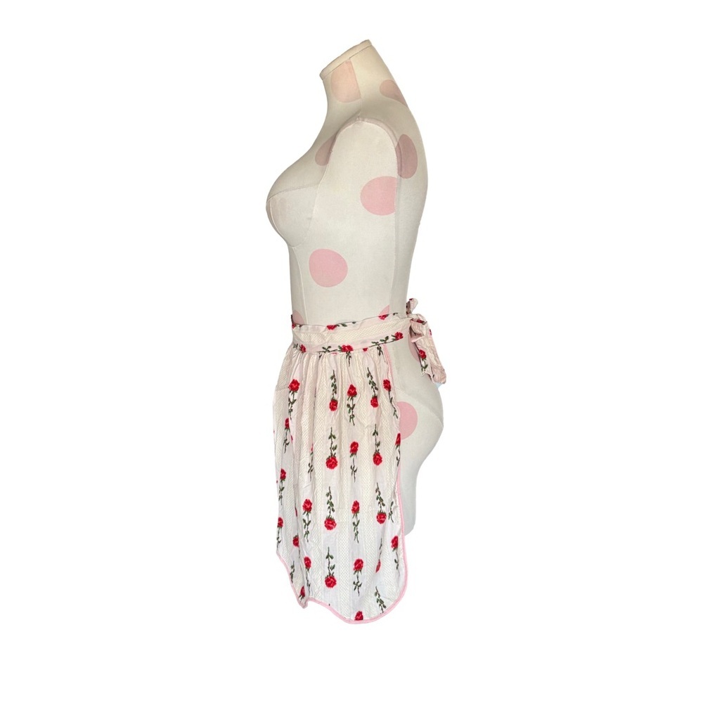 Vintage handmade Cottagecore Romantic Floral Apron – Pink Red Rose Print - Picture 4 of 9